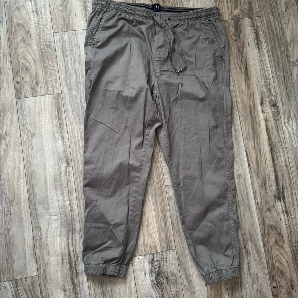GAP women’s  Charcoal Joggers